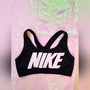 Nike sports bra size medium